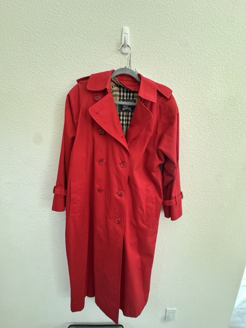 Red Burberry vintage Trench coat with belt No Lining woman Size 8. Luxury